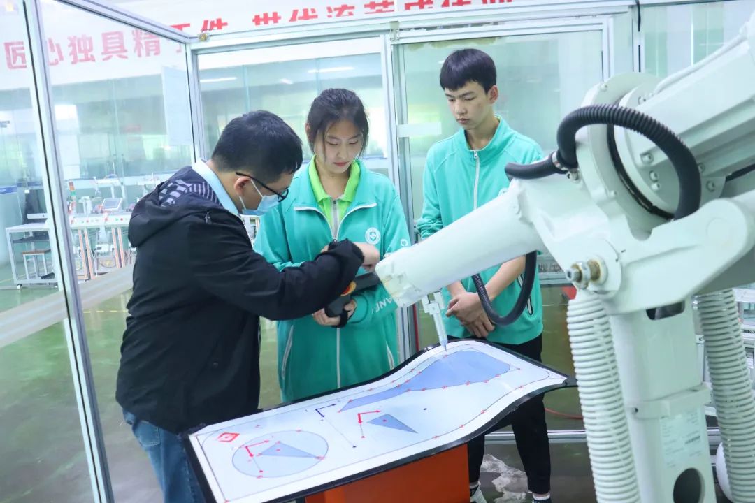 珠海市创沃中等职业学校(原珠海一职实验学校) 珠海市创沃中等职业学校(原珠海一职实验学校)